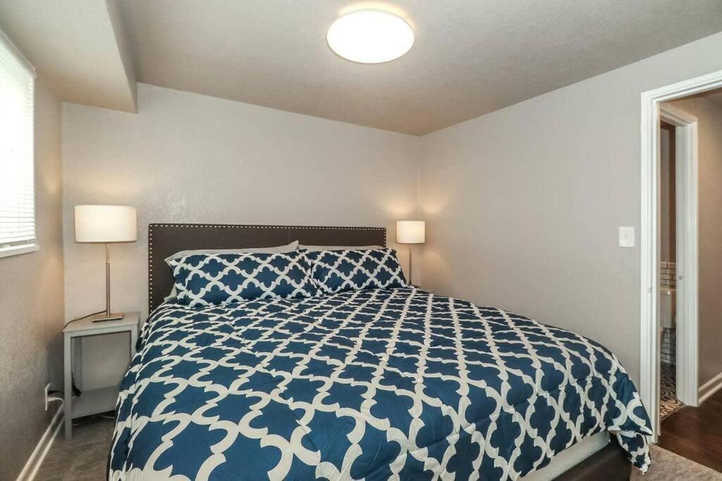 Вилла Holly First Floor 2 King Beds Канзас-Сити Экстерьер фото